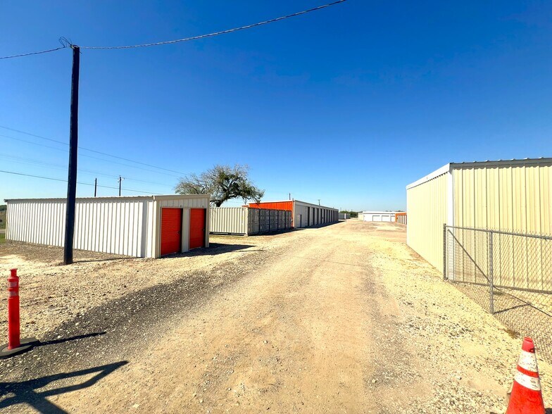 More Photos Of 8109 Us Highway 77, Sinton Self Storage For Sale