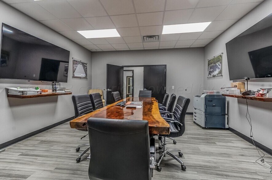 More Photos Of 7845 Canyon Dr, Amarillo Loft Creative Space For Lease