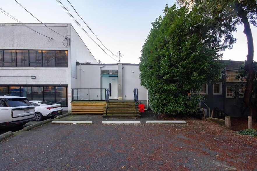 More Photos Of 2342 Granville St, Vancouver Storefront For Lease