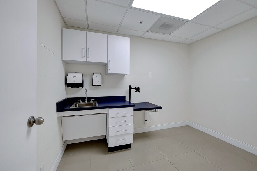 More Photos Of 5701 W Charleston Blvd, Las Vegas Medical For Sale