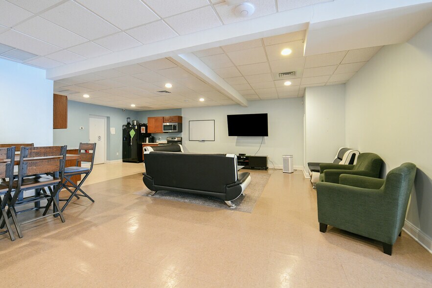 More Photos Of 570-572 Boston Post Rd, Milford Storefront Retail Office For Sale