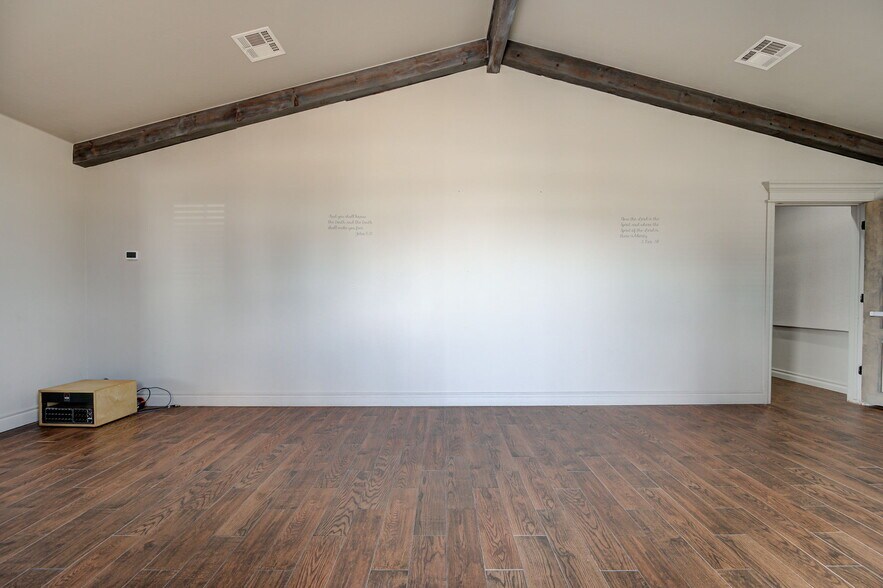More Photos Of 450 E Main St, Yukon Religious Facility For Sale
