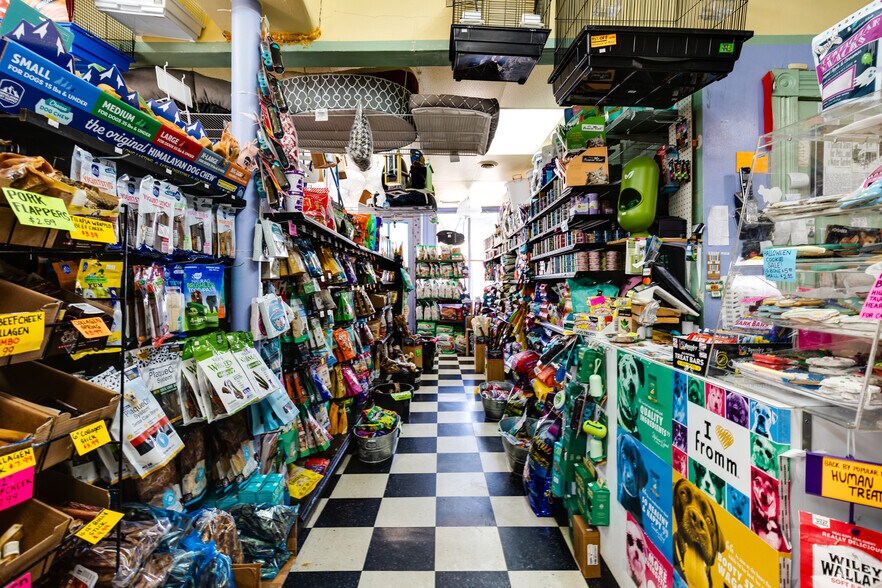 More Photos Of 307 Railroad Ave, Ashland Storefront Retail Residential For Sale