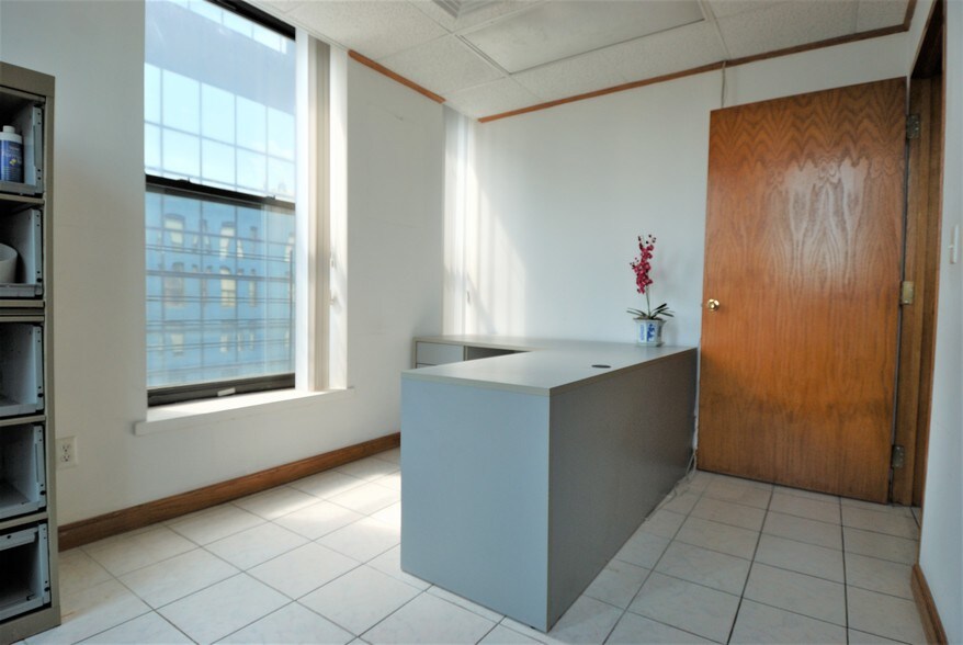 More Photos Of 7-8 Chatham Sq, New York Office For Lease