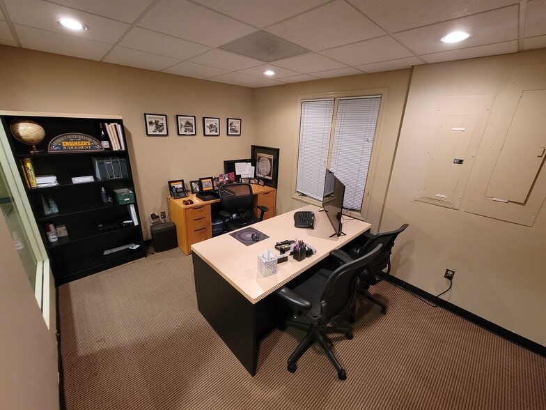 More Photos Of 11700-11706 Bowman Green Dr, Reston Office For Sale