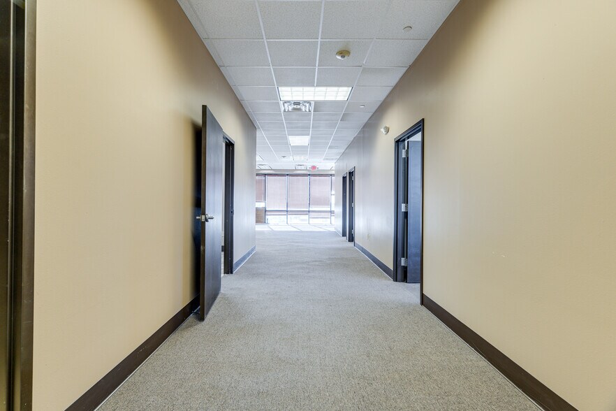 More Photos Of 2500 N 7th St, West Monroe Office For Lease