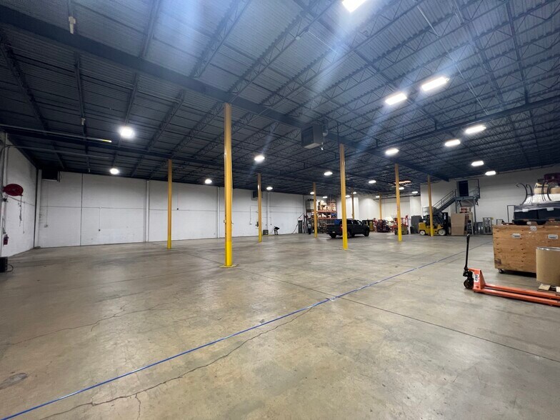 More Photos Of 1650 Oak St, Lakewood Manufacturing For Lease