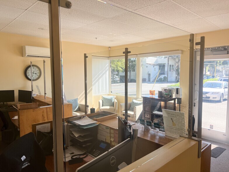 More Photos Of 433 E Canon Perdido St, Santa Barbara Office For Lease