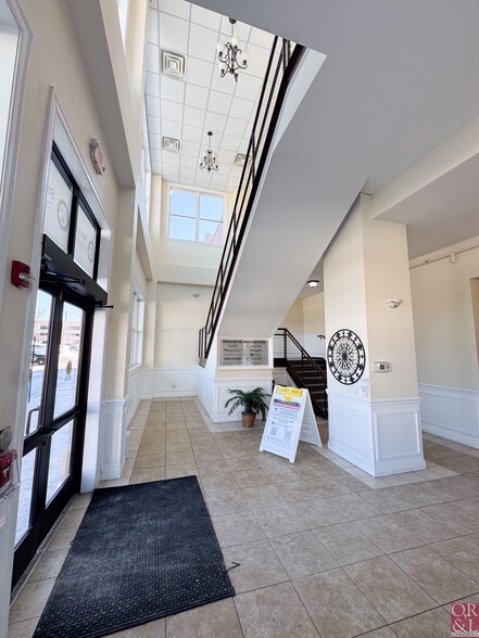 More Photos Of 1 Herald Sq, New Britain Medical For Lease