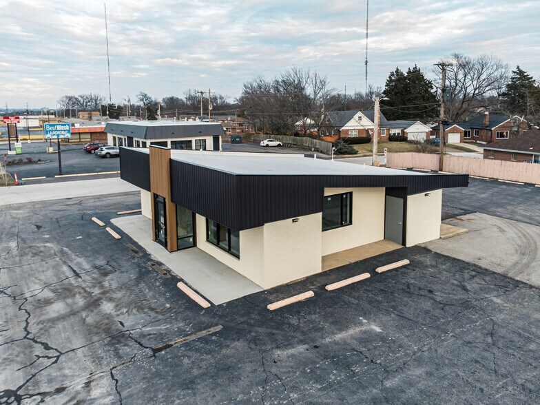 More Photos Of 7940 Watson Rd, Saint Louis Auto Dealership For Lease