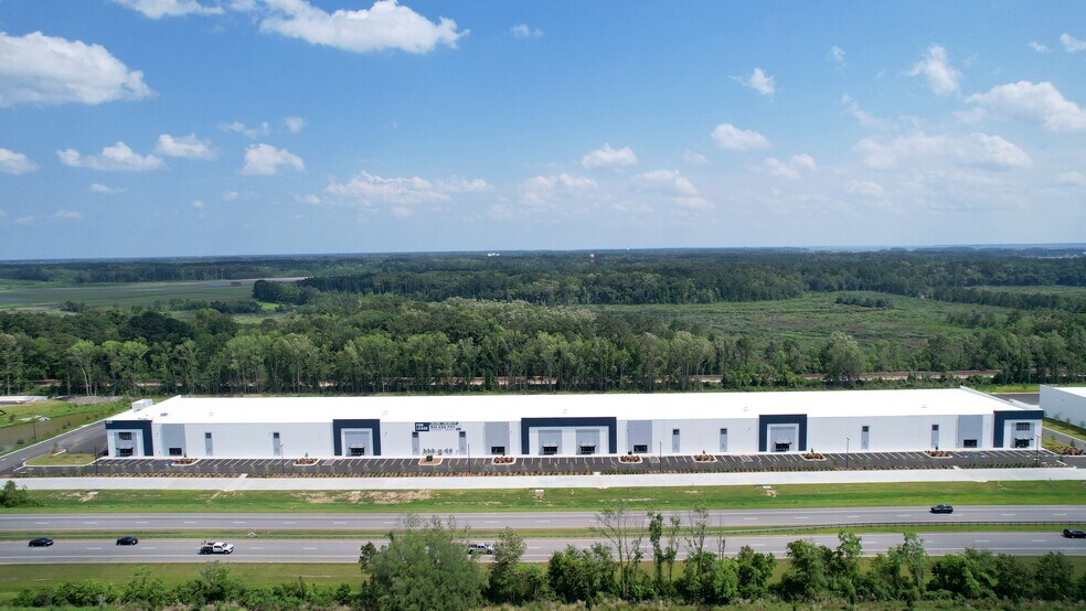 More Photos Of Veterans Parkway, Savannah Unknown For Lease