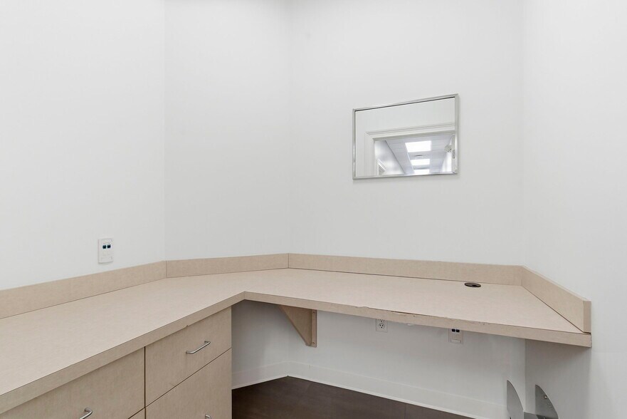 More Photos Of 5552 N Farmer Branch Rd, Ozark Office For Sale