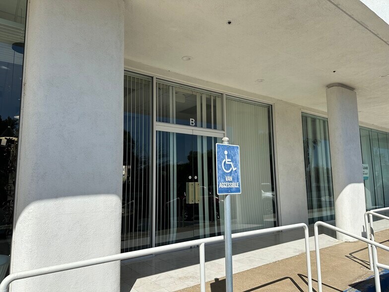 More Photos Of 72060 Highway 111, Rancho Mirage Freestanding For Lease