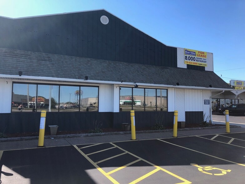 More Photos Of 2613 E Clairemont Ave, Eau Claire Restaurant For Lease