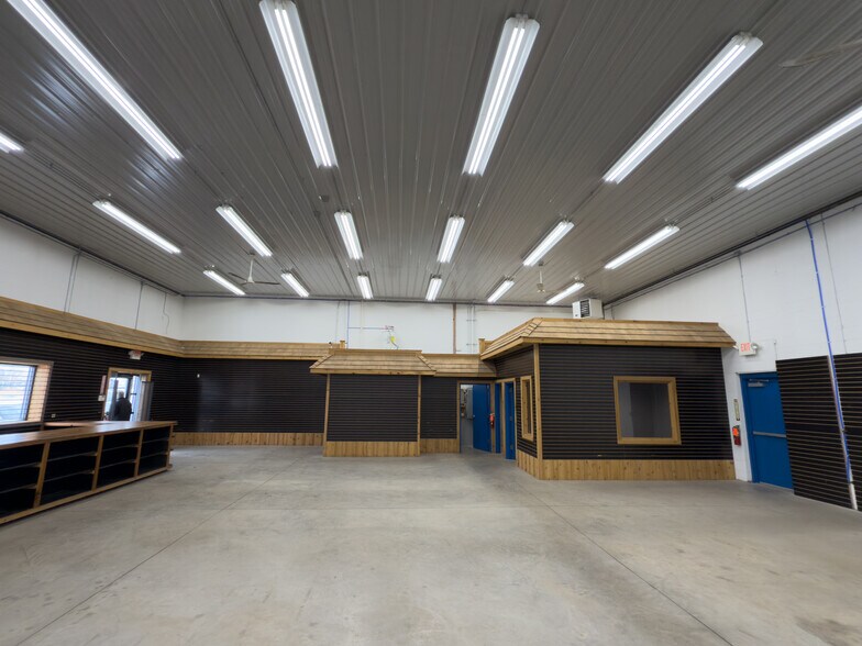 More Photos Of 406 Rt-104, Ontario Freestanding For Lease