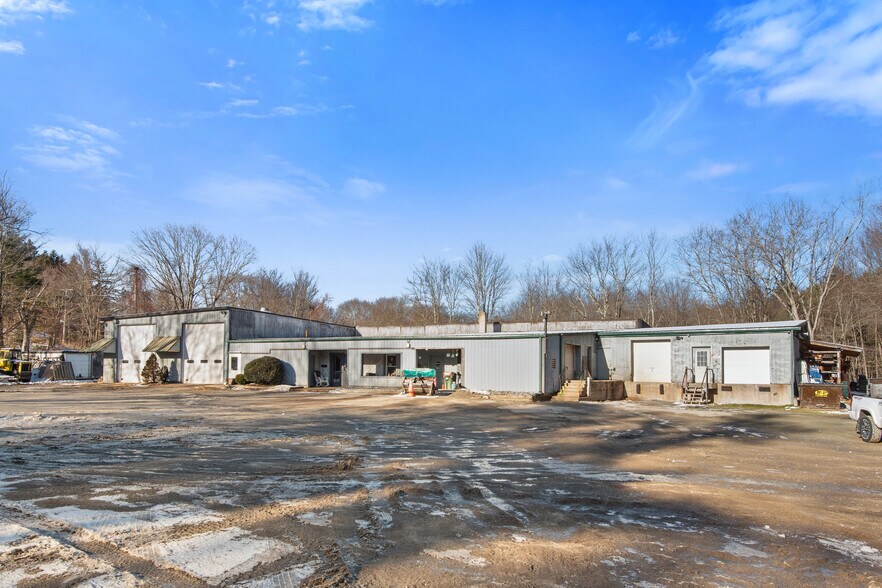 Primary Photo Of 225 West St, Berlin Flex For Sale