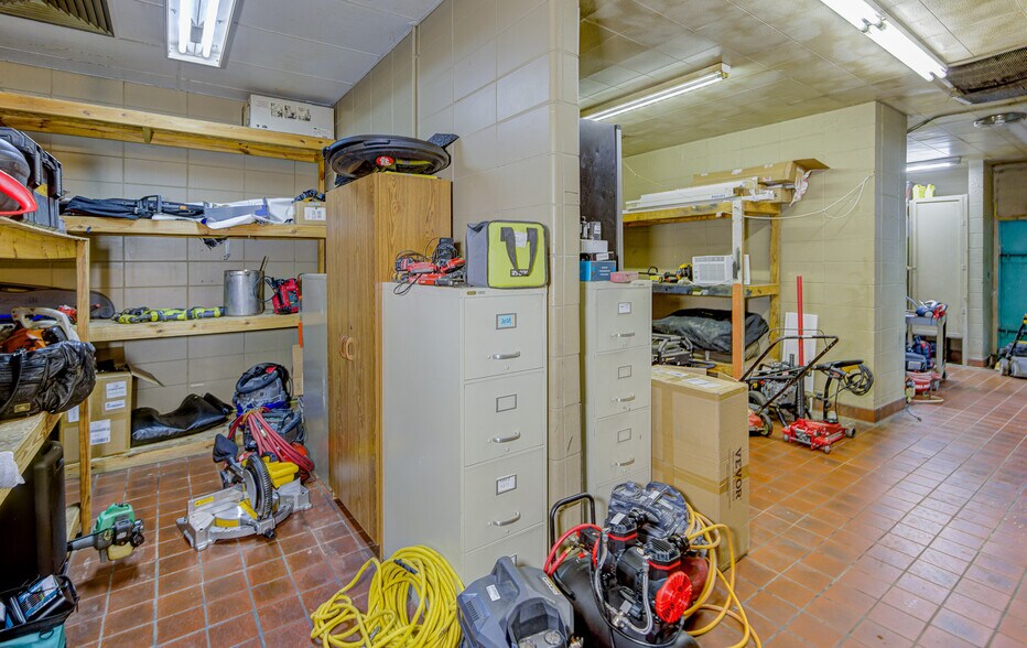 More Photos Of 3412 Washington St, Vicksburg Freestanding For Sale