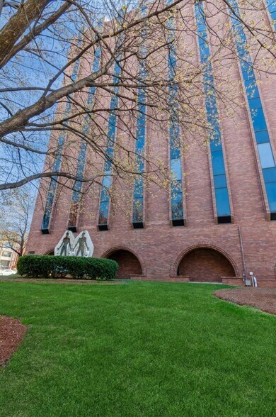 More Photos Of 1900 Randolph Rd, Charlotte Medical For Lease