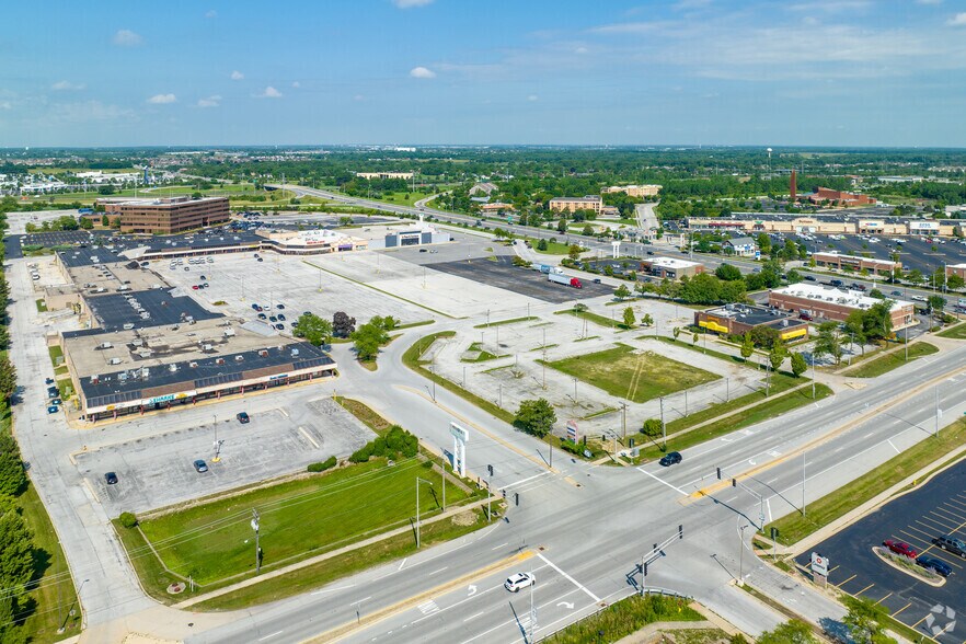 More Photos Of 300 Town Center Rd, Matteson Restaurant For Sale