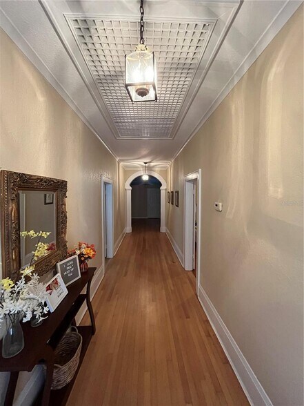 More Photos Of 1200 W Lake Otis Dr Se, Winter Haven Specialty For Sale