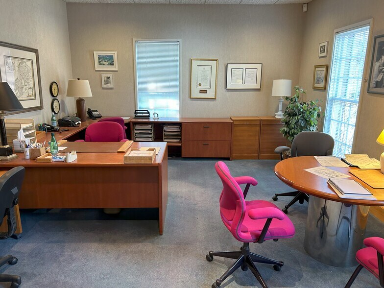 More Photos Of 2310 Peachford Rd, Atlanta Office For Sale
