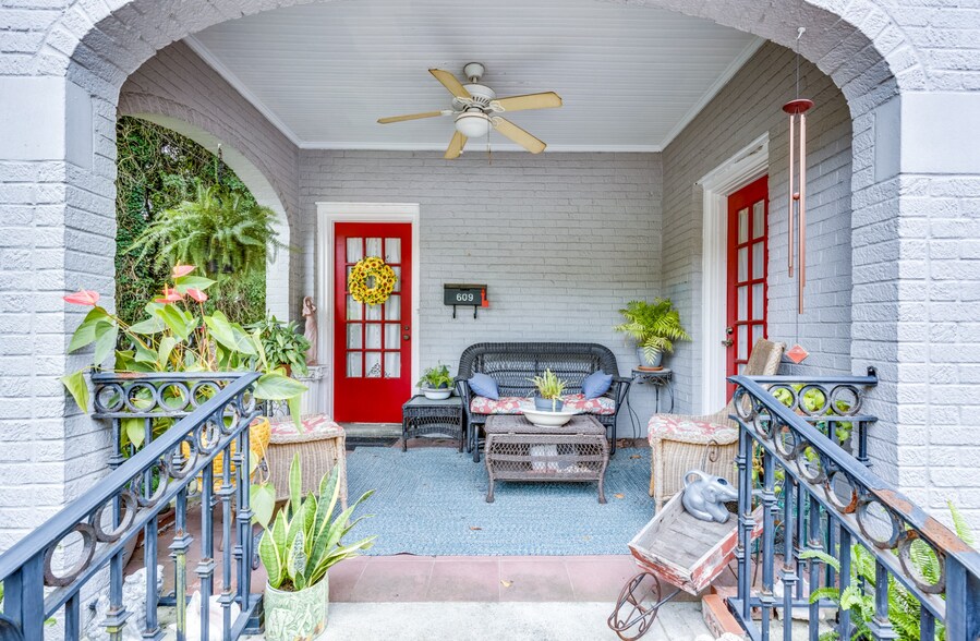 More Photos Of 609 W 7th St, Columbia Office For Sale