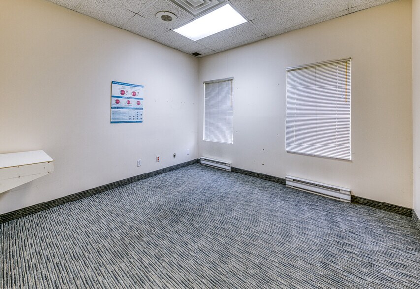 More Photos Of 4955-4975 Boul Guillaume-Couture, Lévis Storefront Retail Office For Lease