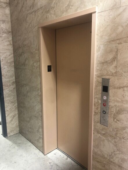 More Photos Of 1380-1390 Randall Ave, Bronx Warehouse For Lease