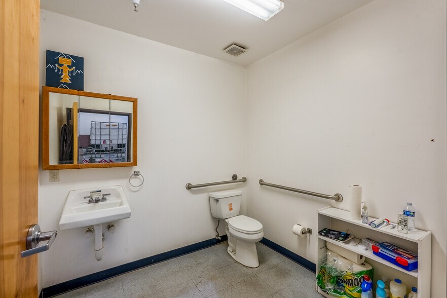 More Photos Of 36 Bisbee Ct, Santa Fe Warehouse For Sale