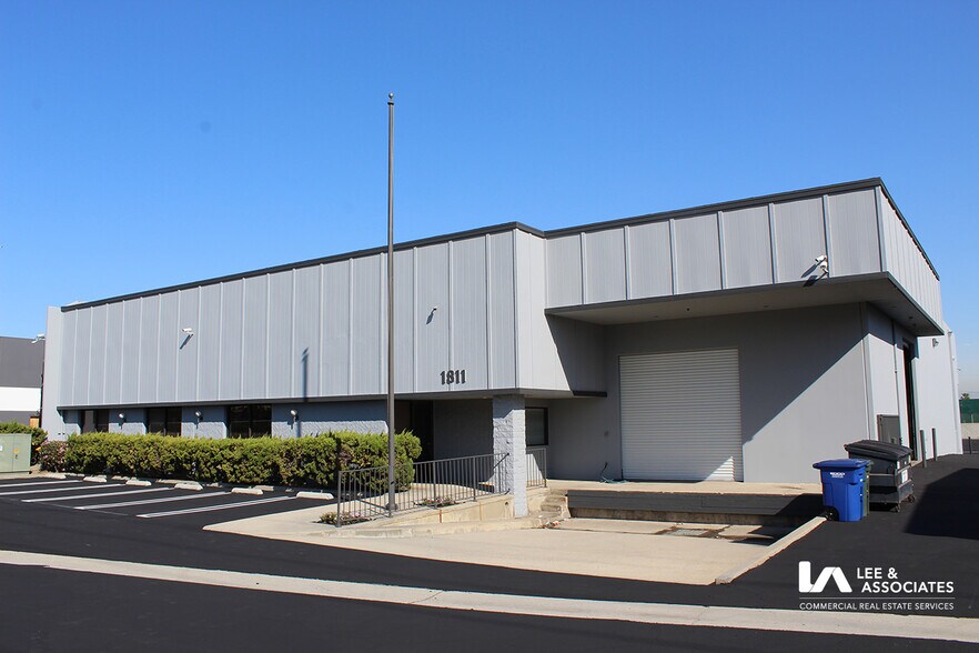 Primary Photo Of 1811 E 28th St, Signal Hill Warehouse For Lease