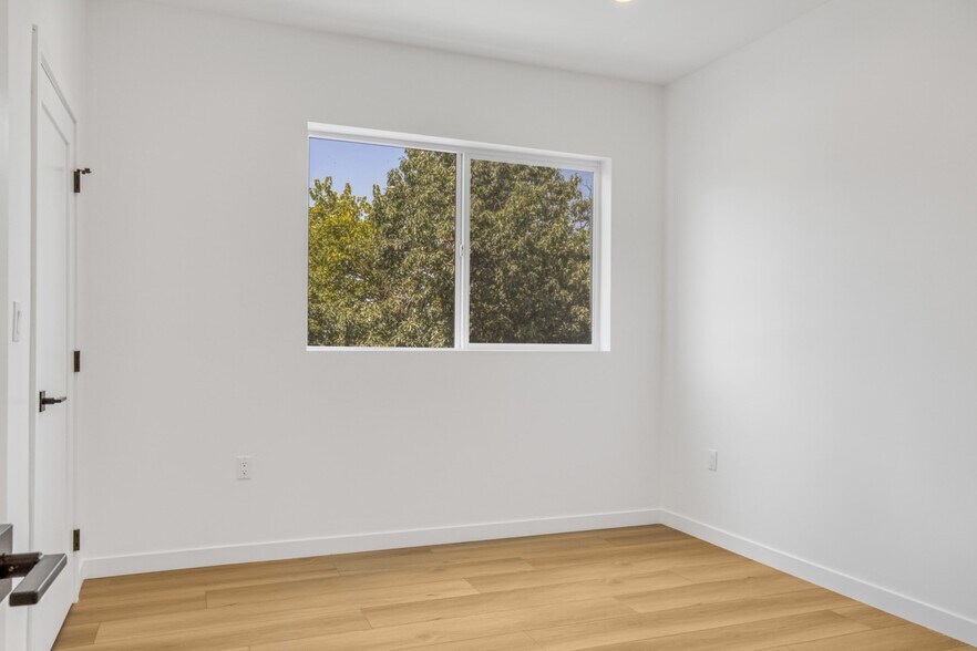 More Photos Of 10826 Hesby St, North Hollywood Apartments For Sale