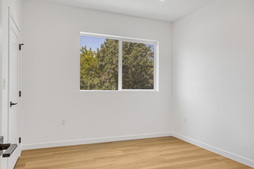 More Photos Of 10826 Hesby St, North Hollywood Apartments For Sale