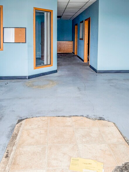More Photos Of 1615 W Texas St, Fairfield Office Residential For Lease