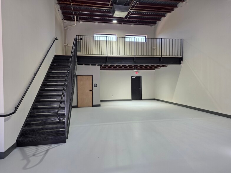 More Photos Of 3353 Acworth Summit Blvd NW, Acworth Light Distribution For Lease