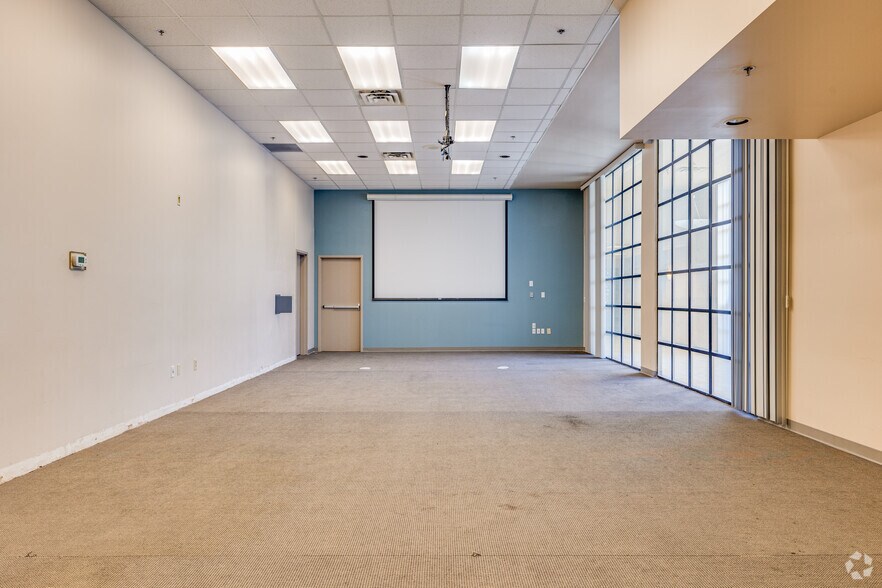 More Photos Of 13818 N Thunderbird Blvd, Sun City Rehabilitation Center For Sale