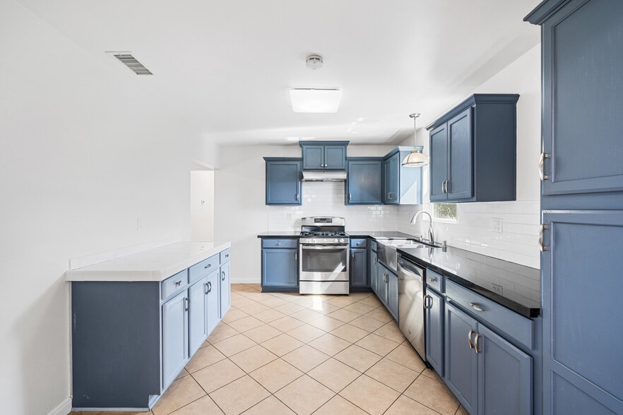 More Photos Of 6331 Pedley Rd, Riverside Contractor Storage Yard For Sale