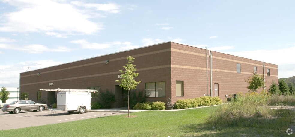 More Photos Of 10323-10327 NE Flanders St, Blaine Distribution For Sale