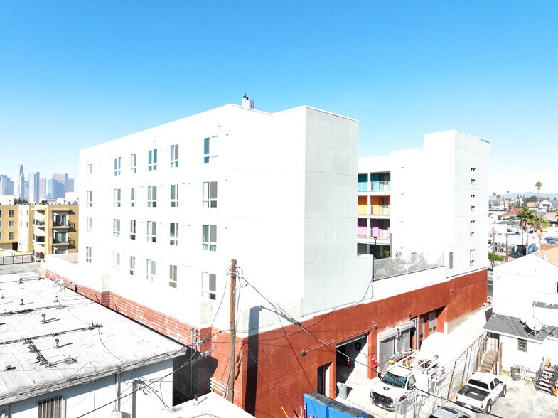 More Photos Of 110 S Boyle Ave, Los Angeles Apartments For Lease