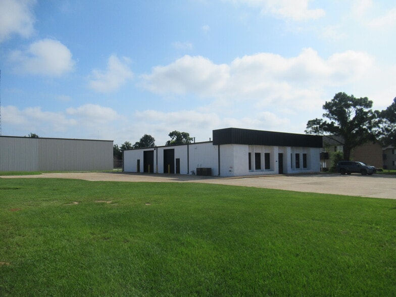 More Photos Of 5669 Eddins Rd, Montgomery Flex For Lease