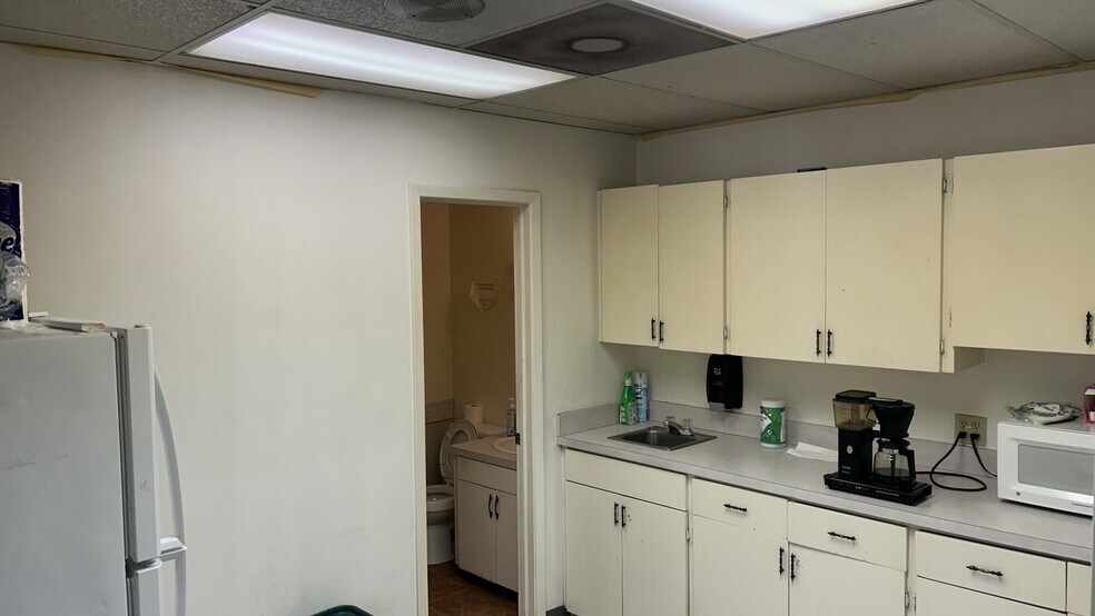 More Photos Of 4101 S 72nd East Ave, Tulsa Warehouse For Lease