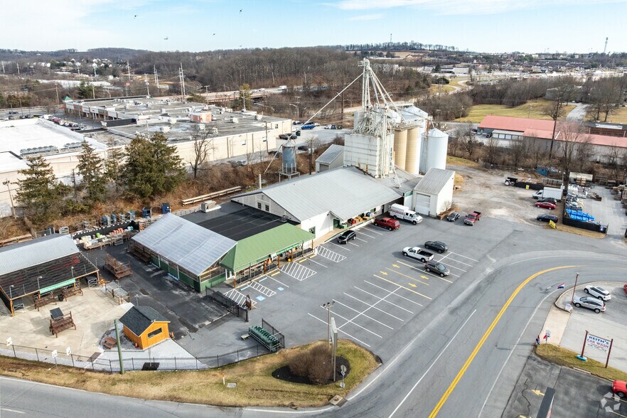 More Photos Of 100 John St, Westminster Warehouse For Lease