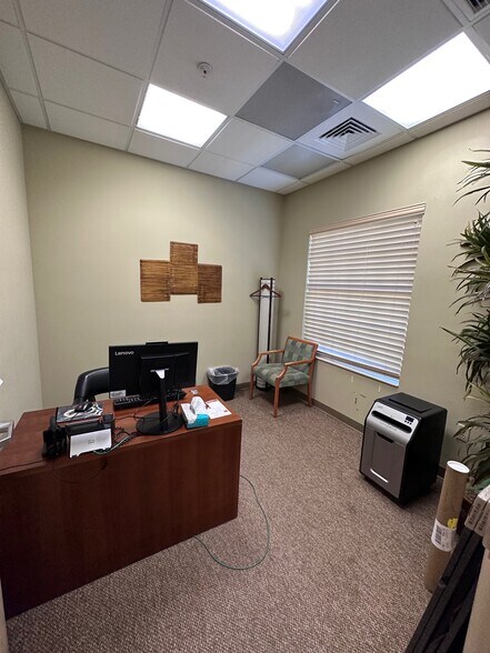 More Photos Of 842 Sunset Lake Blvd, Venice Medical For Lease