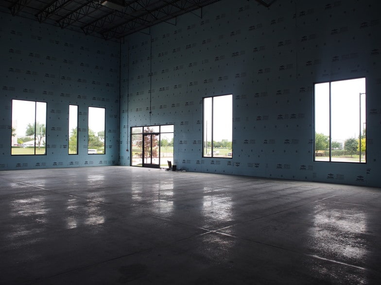 More Photos Of 4000 E Plano Pky, Plano Distribution For Lease