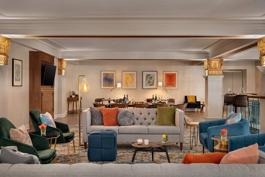 More Photos Of 104 W 4th St, Winston-Salem Hotel For Sale