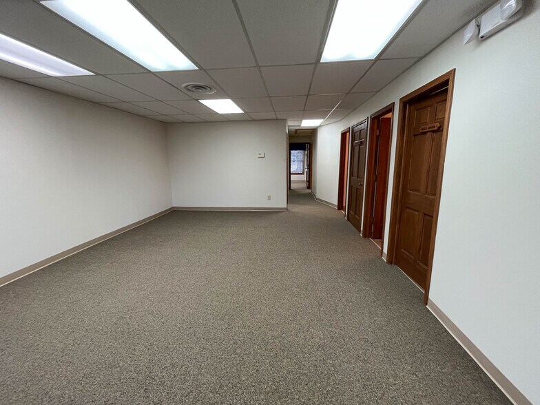 More Photos Of 33399 Walker Rd, Avon Lake Office For Lease