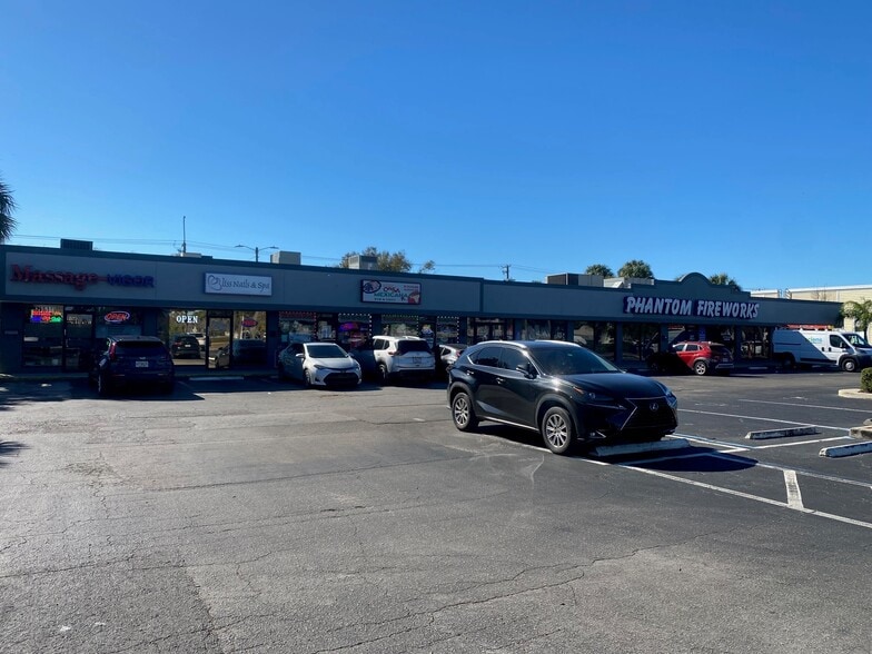 More Photos Of 3642-3684 W Gandy Blvd, Tampa Storefront For Sale