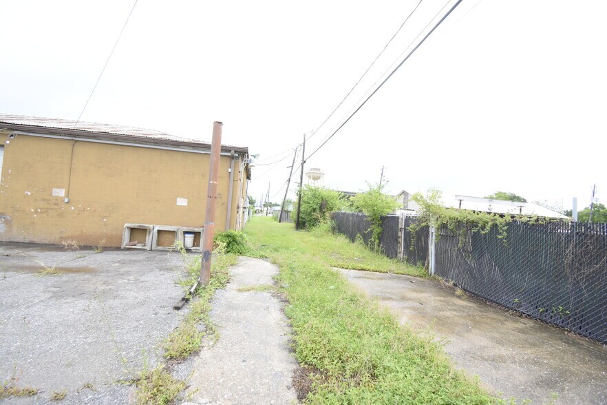 More Photos Of 621 W Main St, La Porte Warehouse For Lease