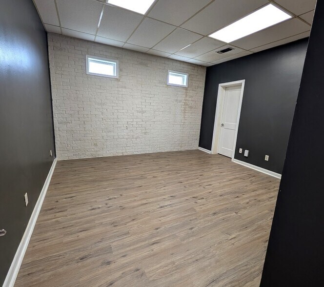 More Photos Of 400 W Methvin St, Longview Office For Sale