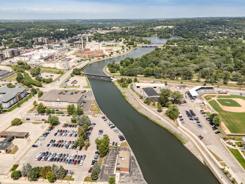 More Photos Of 307 E Center St, Rochester Office For Sale