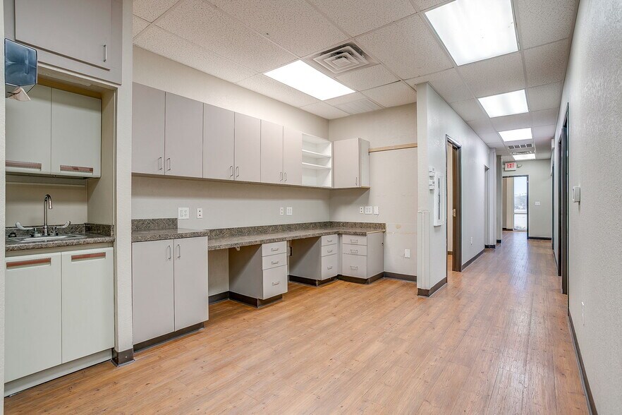 More Photos Of 12461 Timberland Blvd, Fort Worth Medical For Lease